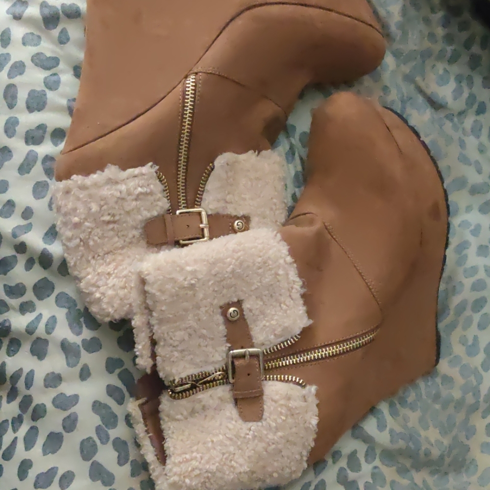 GUESS Booties! NEVER WORN